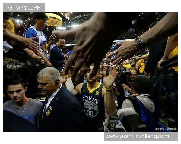 勇士与开拓者第三节激战回顾球迷热议精彩瞬间与战术调整